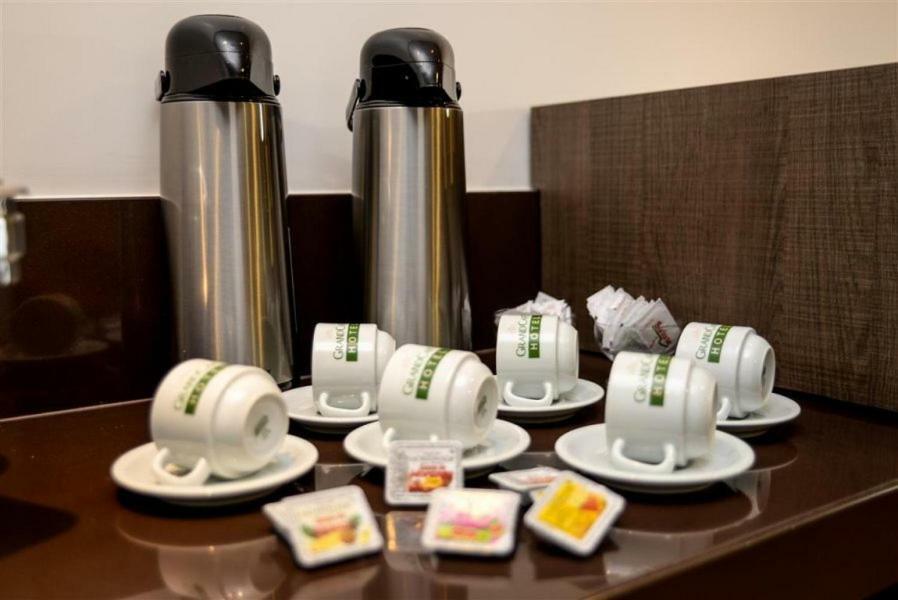Grand Cafe Hotel Маньюасу Екстер'єр фото
