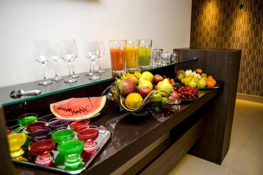 Grand Cafe Hotel Маньюасу Екстер'єр фото