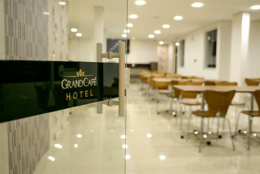 Grand Cafe Hotel Маньюасу Екстер'єр фото