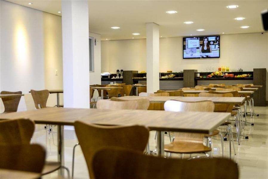 Grand Cafe Hotel Маньюасу Екстер'єр фото